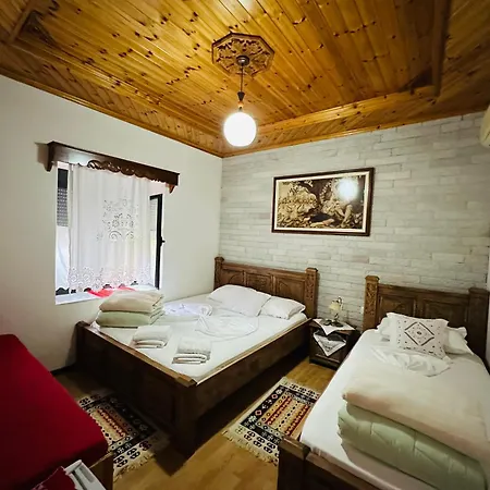 Vendégház Kore Gjirokastra